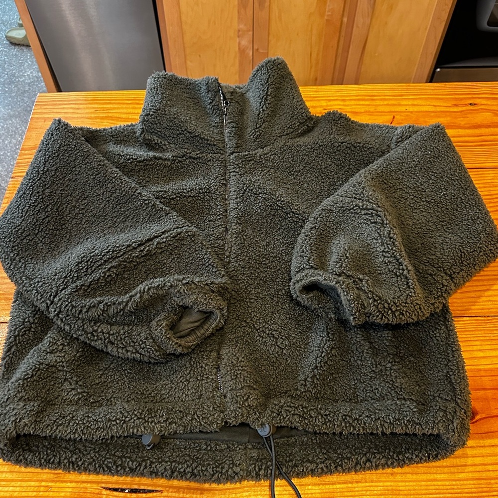 lululemon Sherpa Scuba in Dark Olive